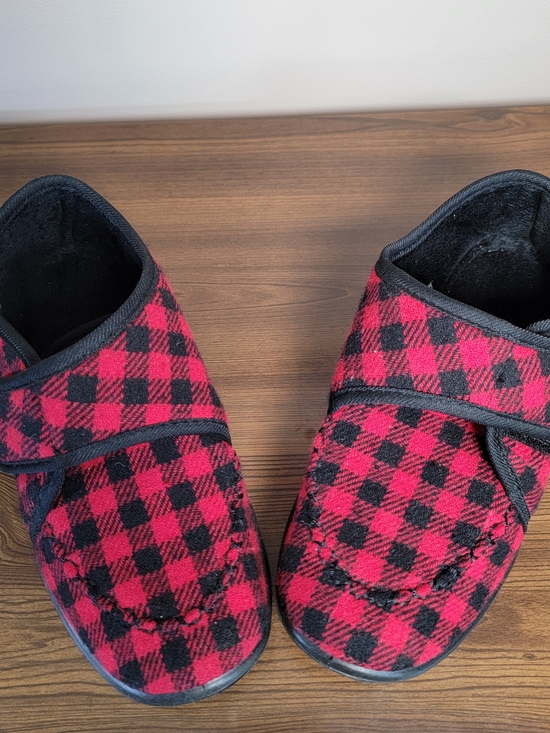 Kamik Other - Kamik CozyLodge Kids Red and Black Plaid Slip-Ons- Size US 4/ EU 36/ UK 3.5